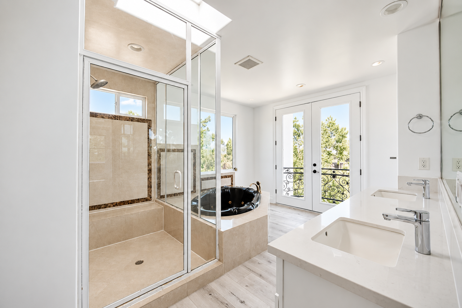 Bathroom at Suta Recovery men's sober living home in Los Angeles